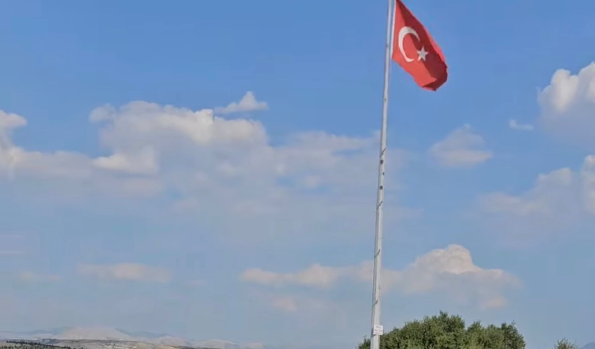 Burdur’da Türk Bayrağı’na tüfekle zarar verildiği iddiası