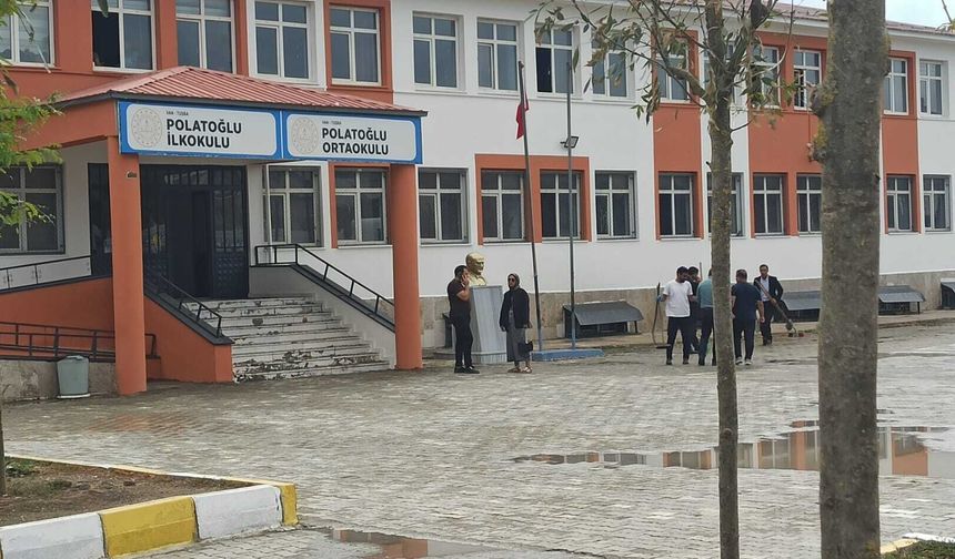 Van’da okula pompalı tüfekle gelen öğrenci polis merkezine götürüldü