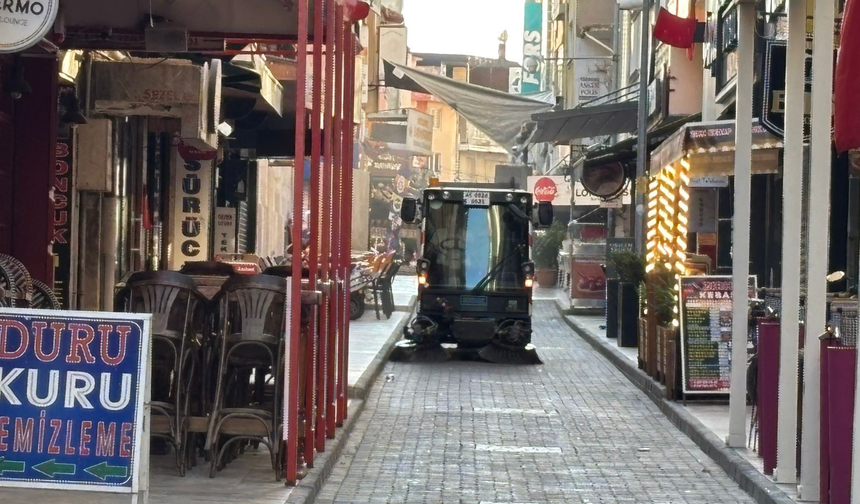 Efeler genelinde temizlik çalışmaları devam ediyor