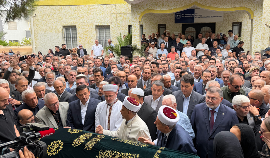 Eski İzmir Büyükşehir Belediye Başkanı son yolculuğuna uğurlandı