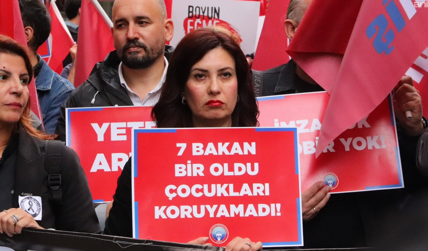 Eğitim-İş'ten 7 bakana istifa çağrısı!