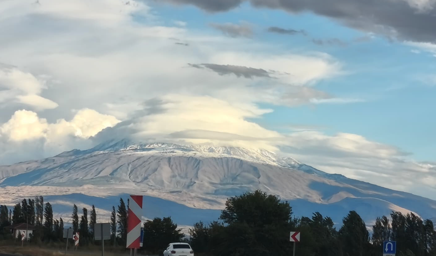 Ağrı Dağı beyaza büründü!