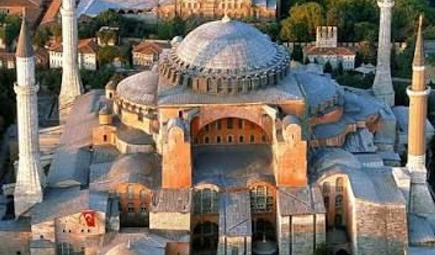 Bakan Ersoy: "Ayasofya'da restorasyon titizlikle sürüyor"