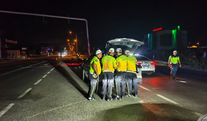Nazilli’de mucize kurtuluş: Direğe çarpan otomobil ters dönüp parçalandı