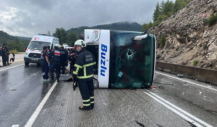 Isparta-Antalya Dereboğazı yolunda otobüs devrildi: 1 ölü, 8 yaralı