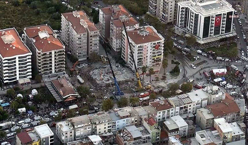 İzmir depreminin üzerinden 6 yıl geçti... Rıza Bey Apartmanı davasında adalet bekleniyor