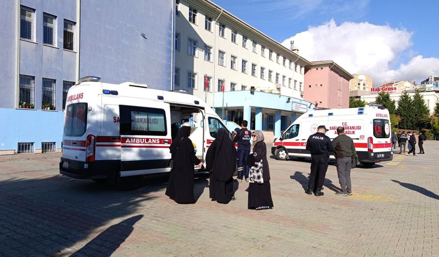 İstanbul Valiliği: Başakşehir'de bir ortaokuldaki öğrenci kavgasına ilişkin soruşturma başlatıldı
