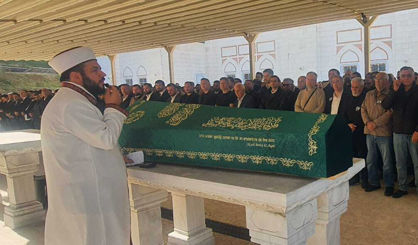 Aracında ölü bulunan iş insanı Ballı toprağa verildi