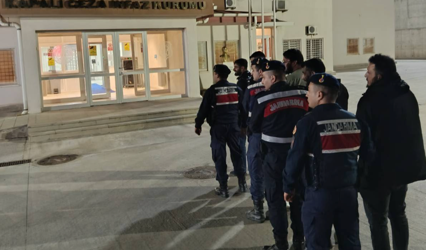 Kuşadası’nda 5  organizatör tutuklandı
