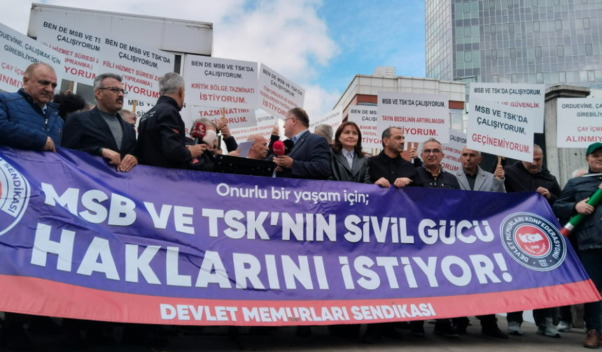 MSB ve TSK’da görevli sivil memurlar TÜİK önünde: Taleplerimiz için ivedi şekilde somut adımlar atılsın