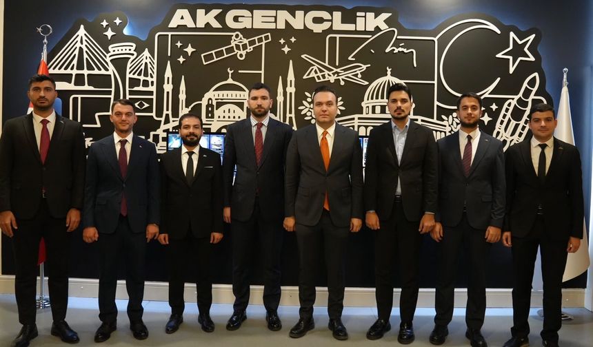 AK Parti Aydın'da gençlik kollarında görev değişimi